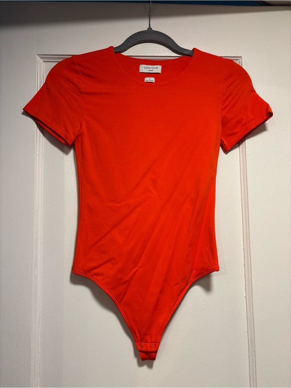 Aritzia Contour Bright Orange Short Sleeve Bodysuit Sz S